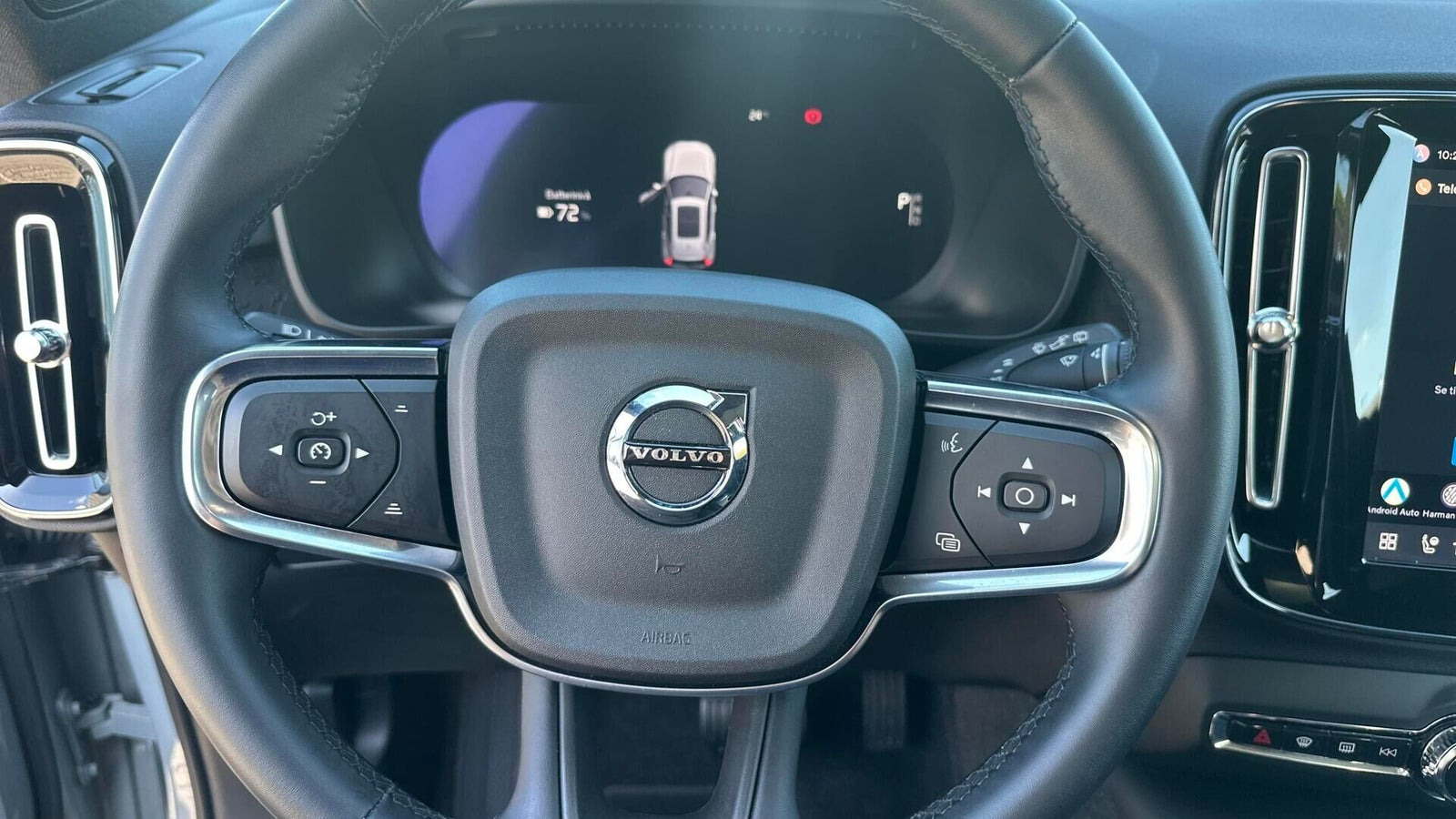 Grå Volvo EX40 fra 2024