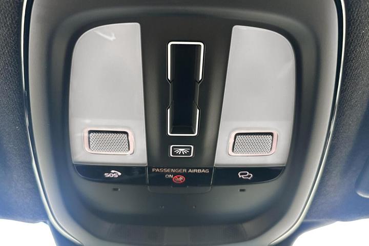 Grå Volvo EX40 fra 2024