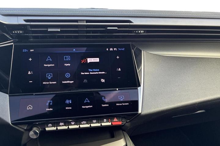 Grå Peugeot E-308 fra 2024