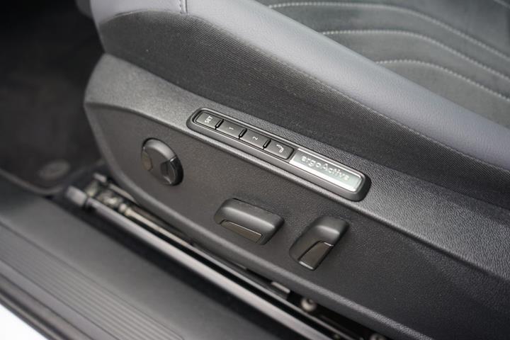 Hvid VW ID.4 fra 2025