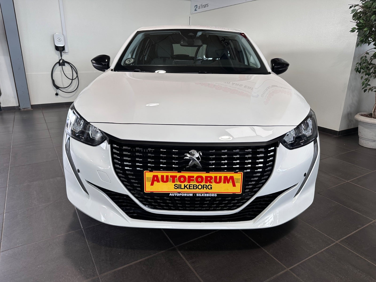 Hvid Peugeot 208 fra 2022