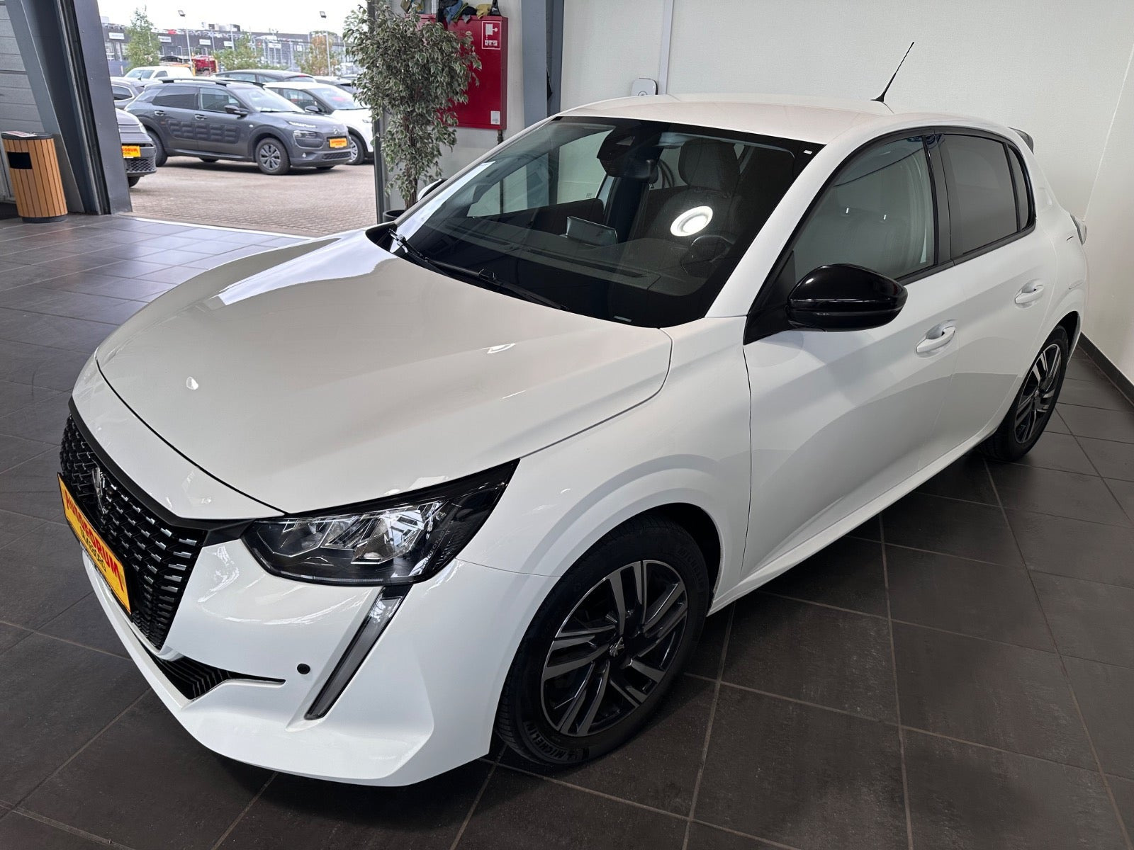Hvid Peugeot 208 fra 2022