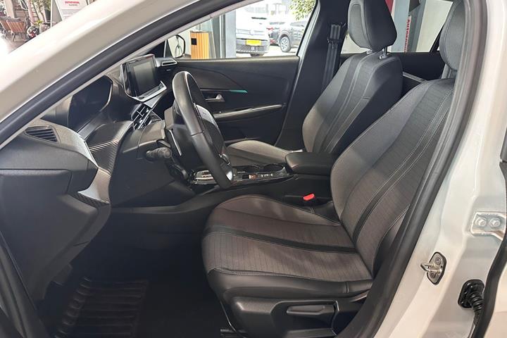 Hvid Peugeot 208 fra 2022