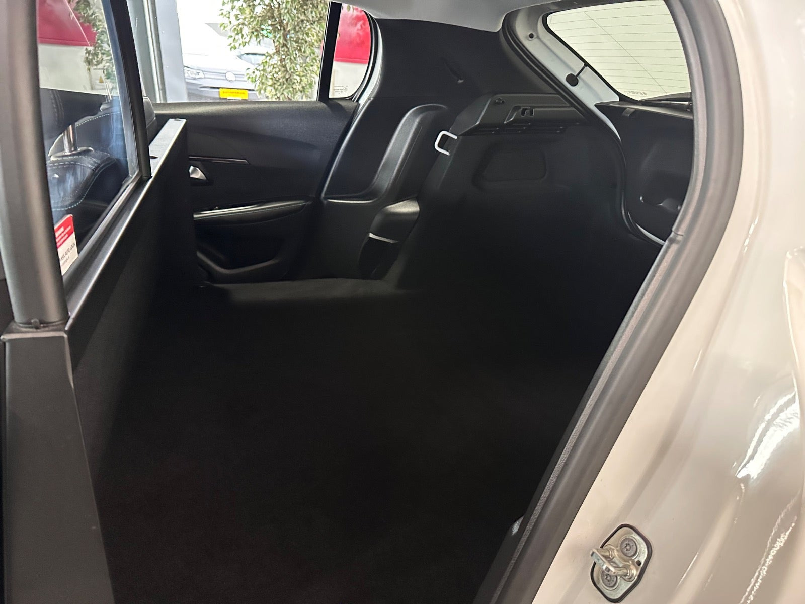 Hvid Peugeot 208 fra 2022
