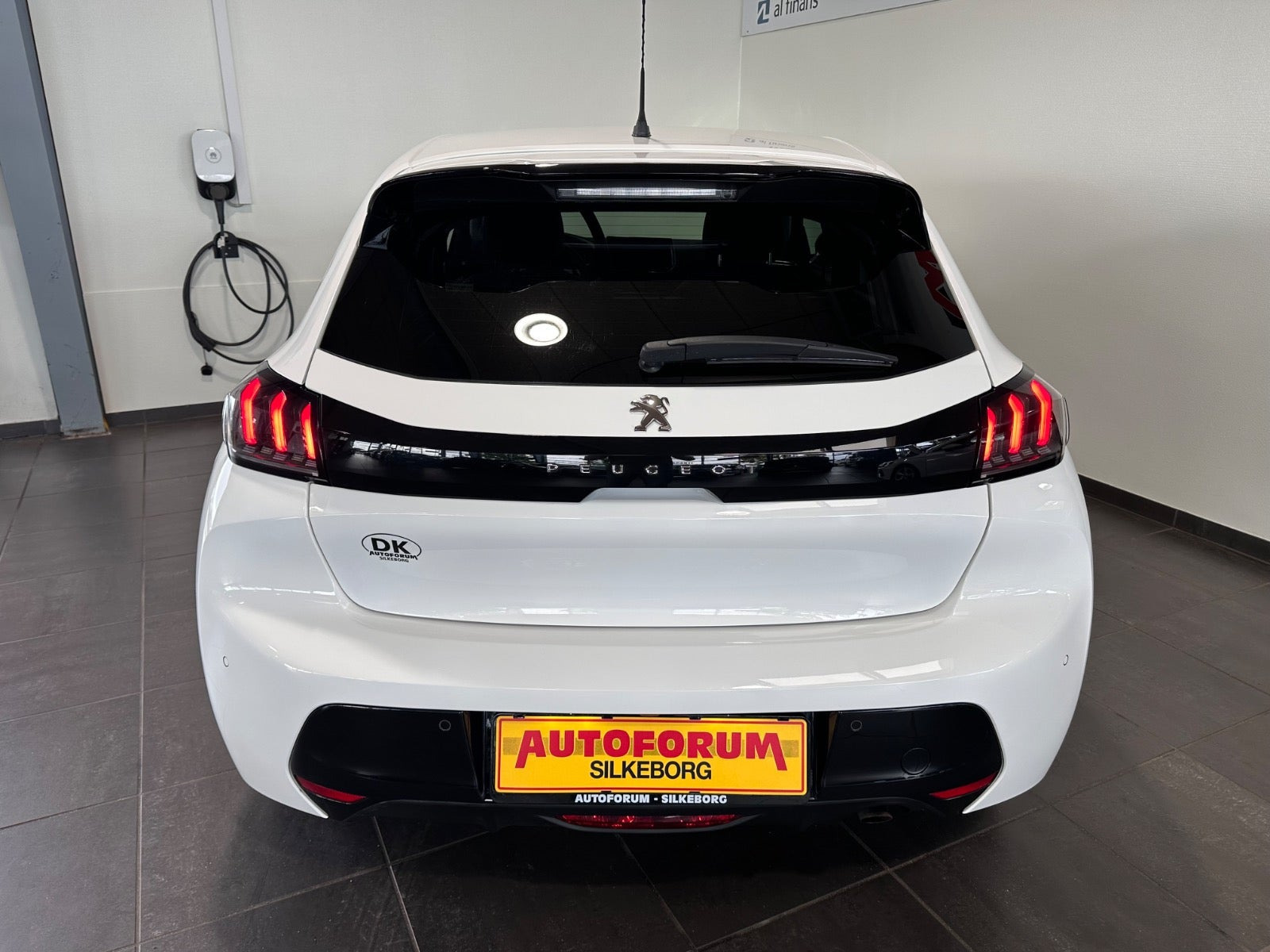 Hvid Peugeot 208 fra 2022