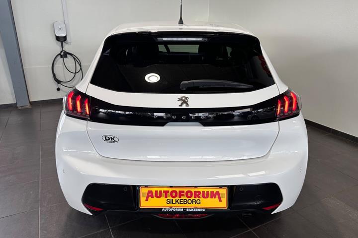 Hvid Peugeot 208 fra 2022