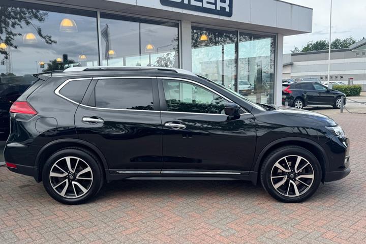 Sort Nissan X-Trail fra 2019
