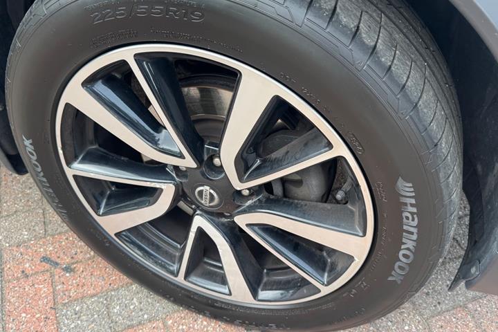 Sort Nissan X-Trail fra 2019