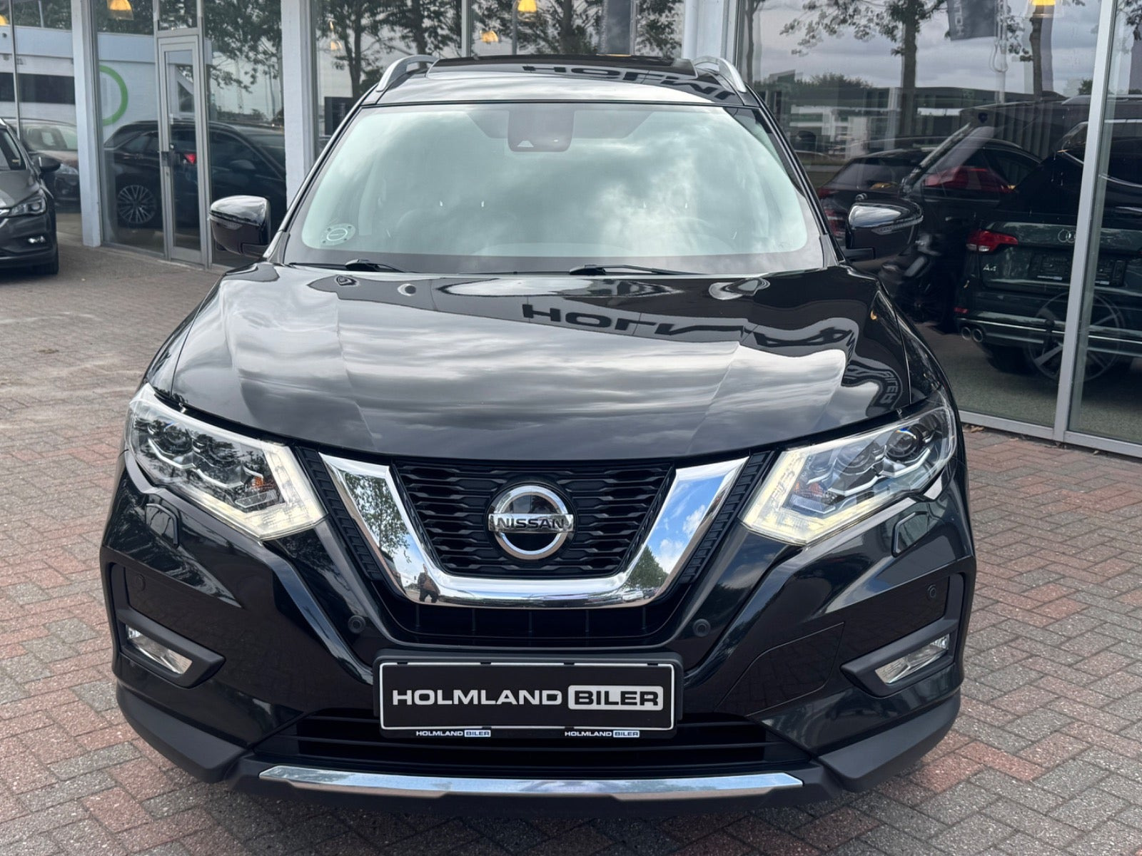 Sort Nissan X-Trail fra 2019