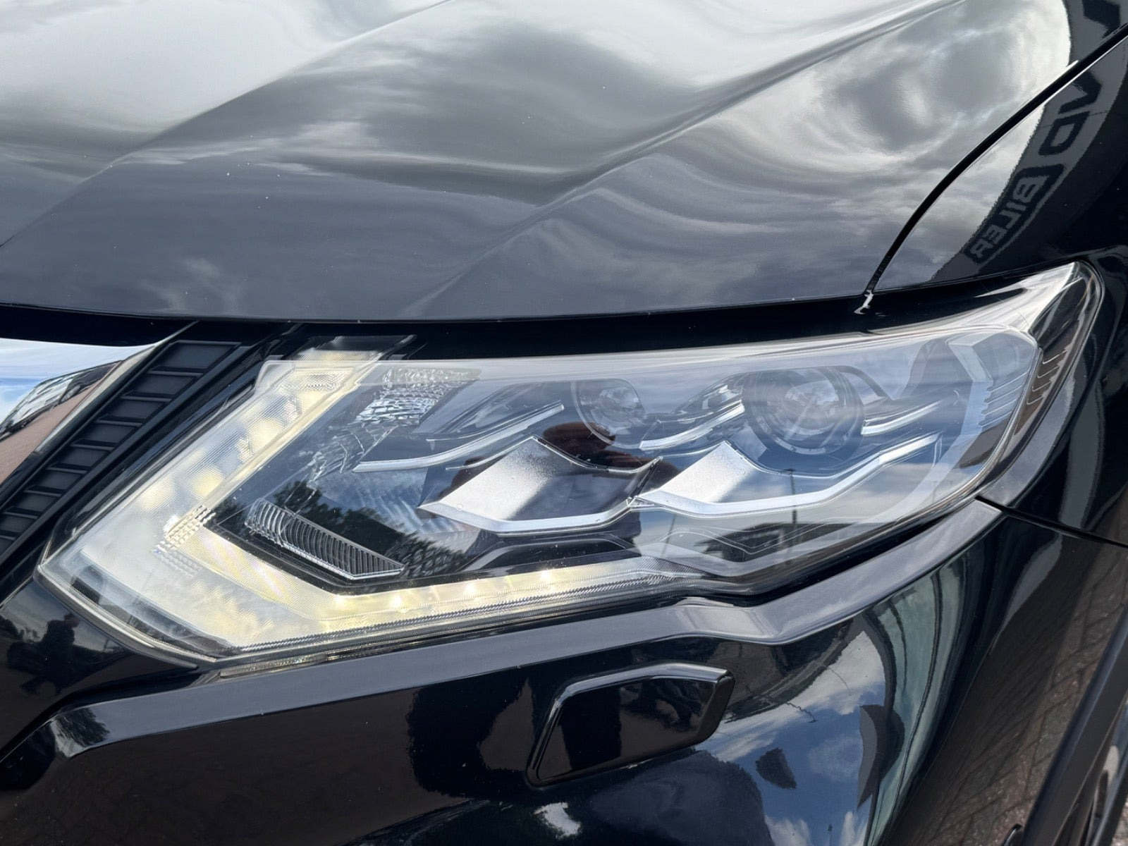 Sort Nissan X-Trail fra 2019