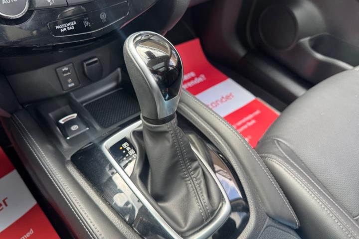 Sort Nissan X-Trail fra 2019