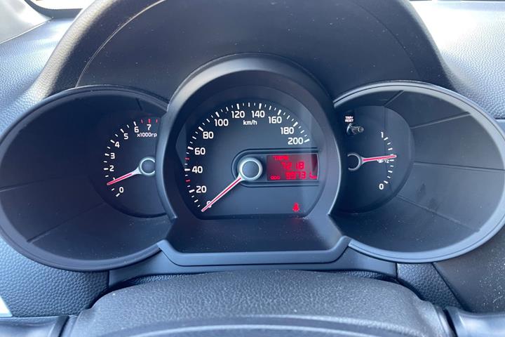 Sølv Kia Picanto fra 2015