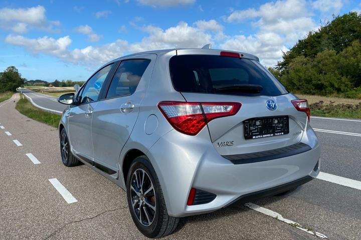 Sølv Toyota Yaris fra 2019