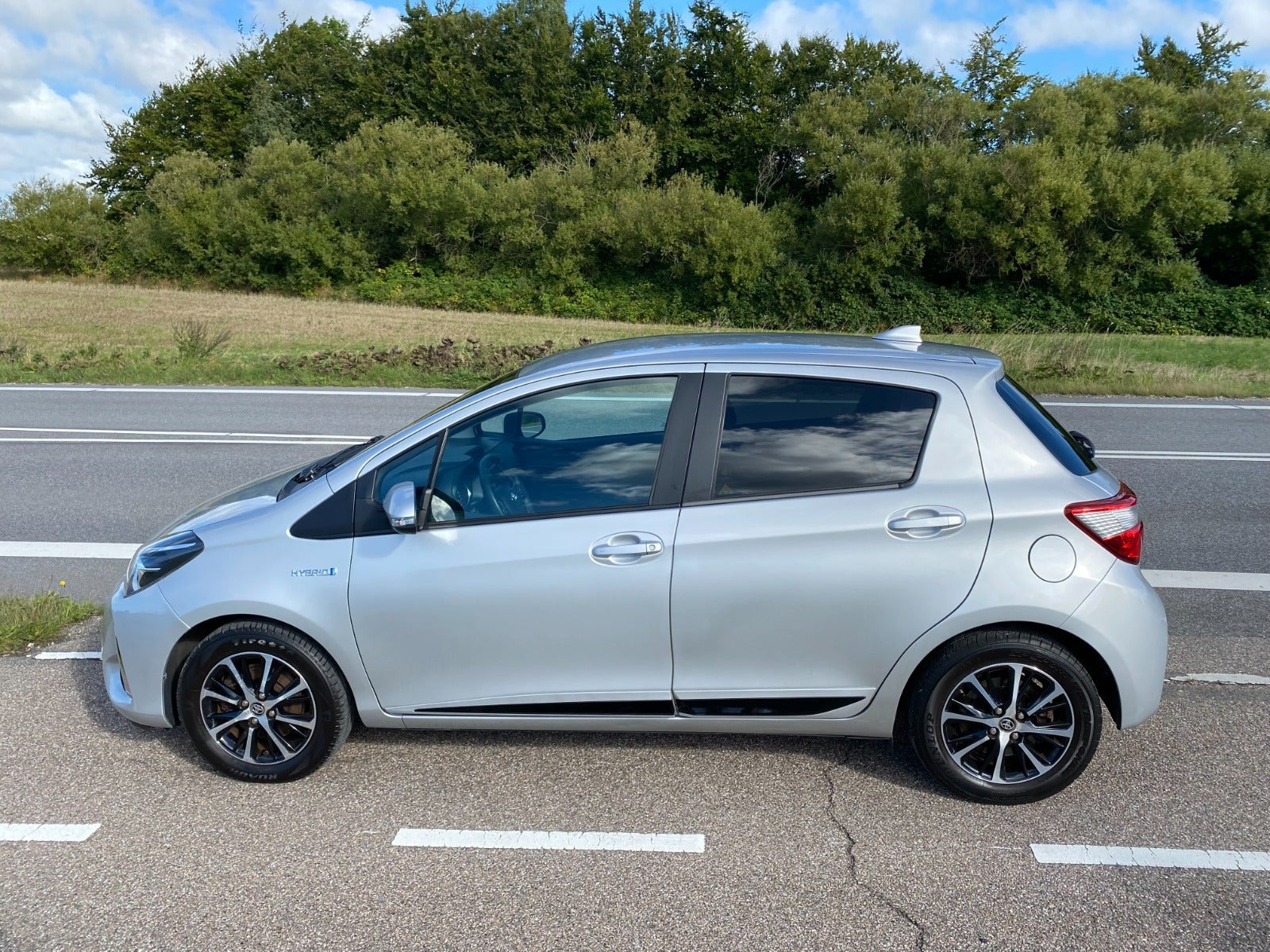 Sølv Toyota Yaris fra 2019