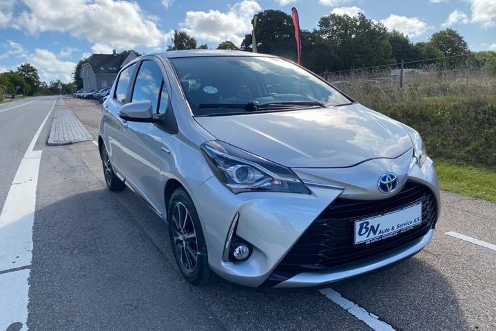 Sølv Toyota Yaris fra 2019