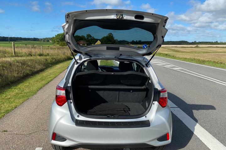 Sølv Toyota Yaris fra 2019