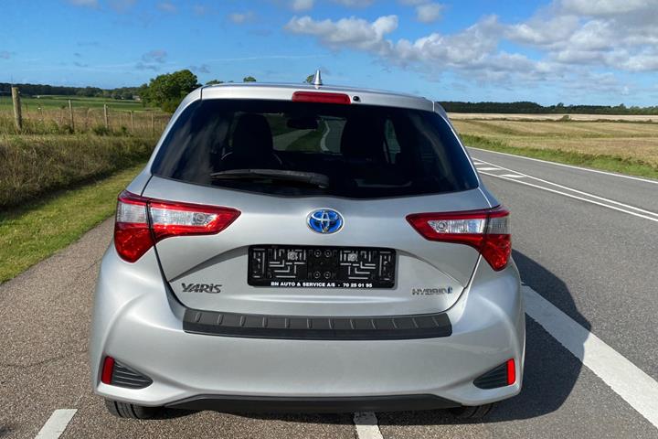 Sølv Toyota Yaris fra 2019