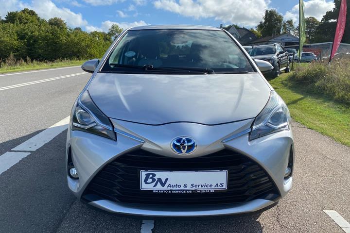 Sølv Toyota Yaris fra 2019