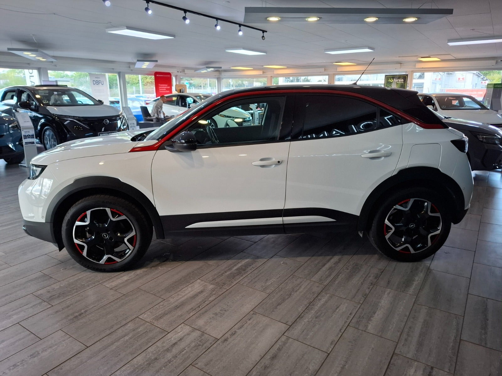 Hvid Opel Mokka-e fra 2024