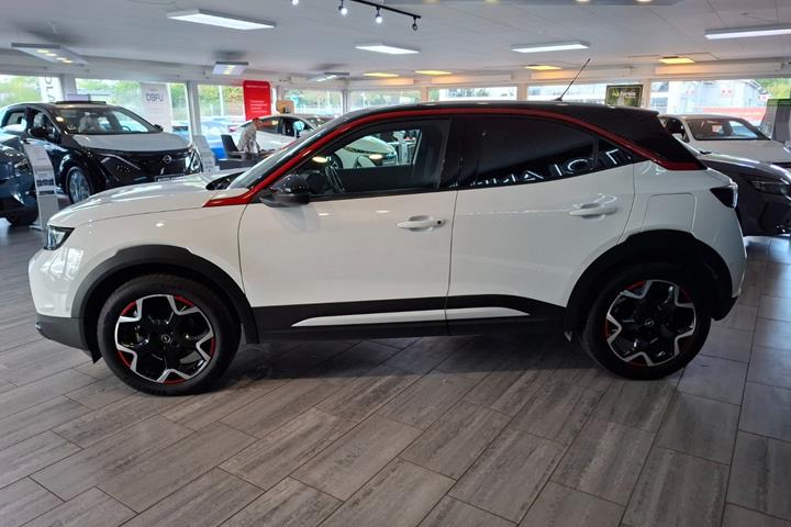Hvid Opel Mokka-e fra 2024