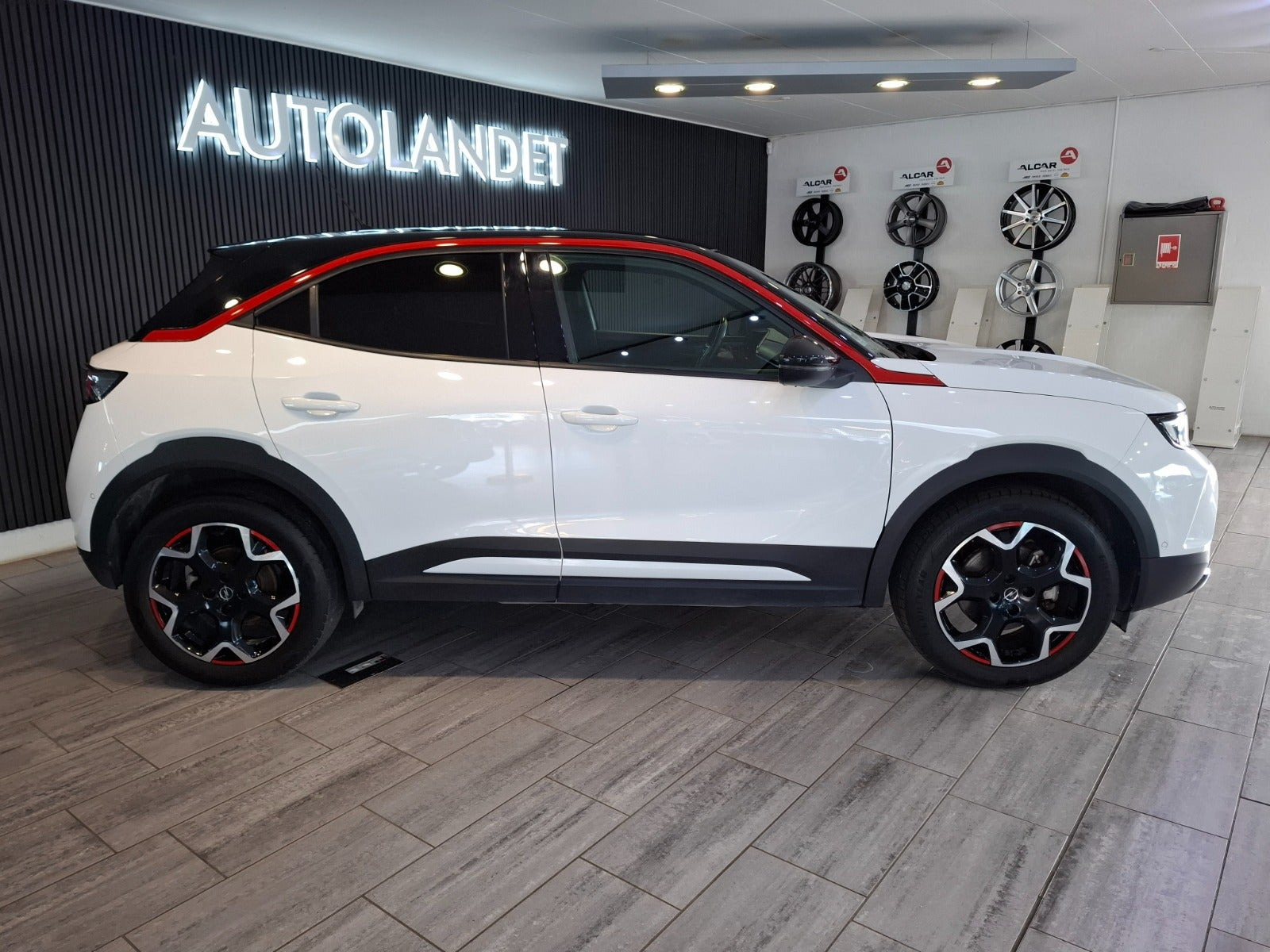 Hvid Opel Mokka-e fra 2024