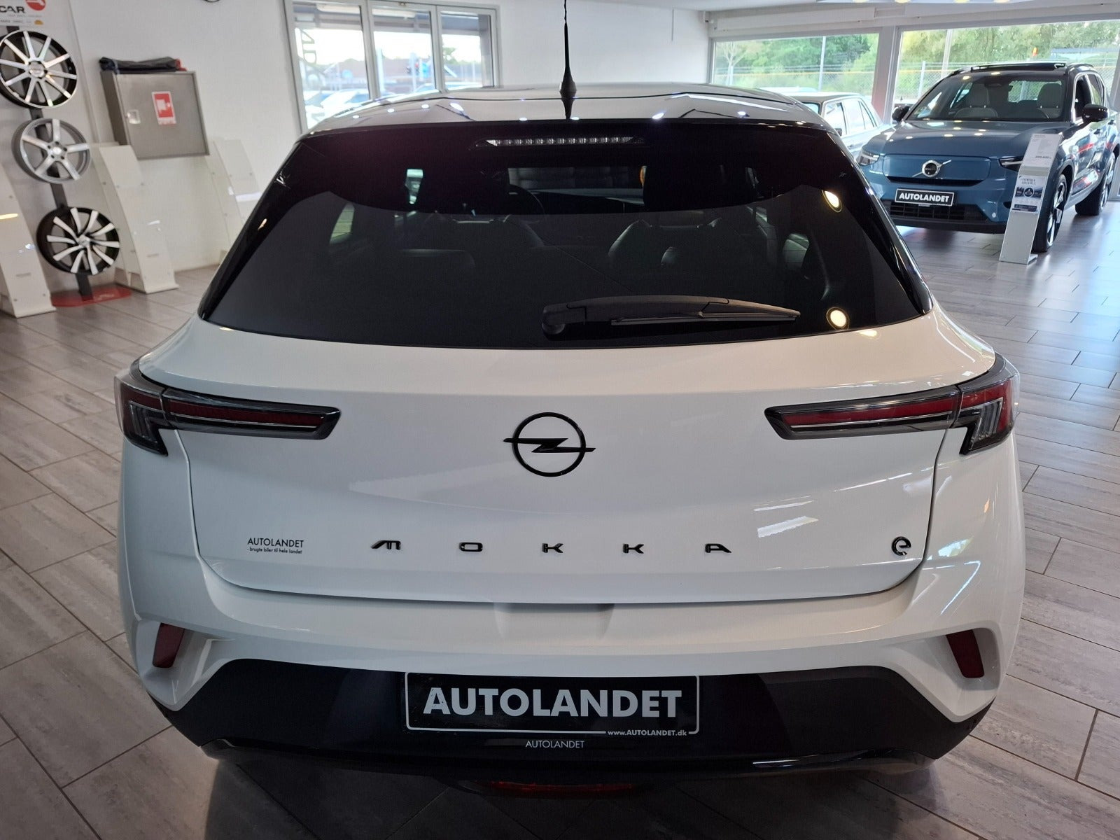 Hvid Opel Mokka-e fra 2024