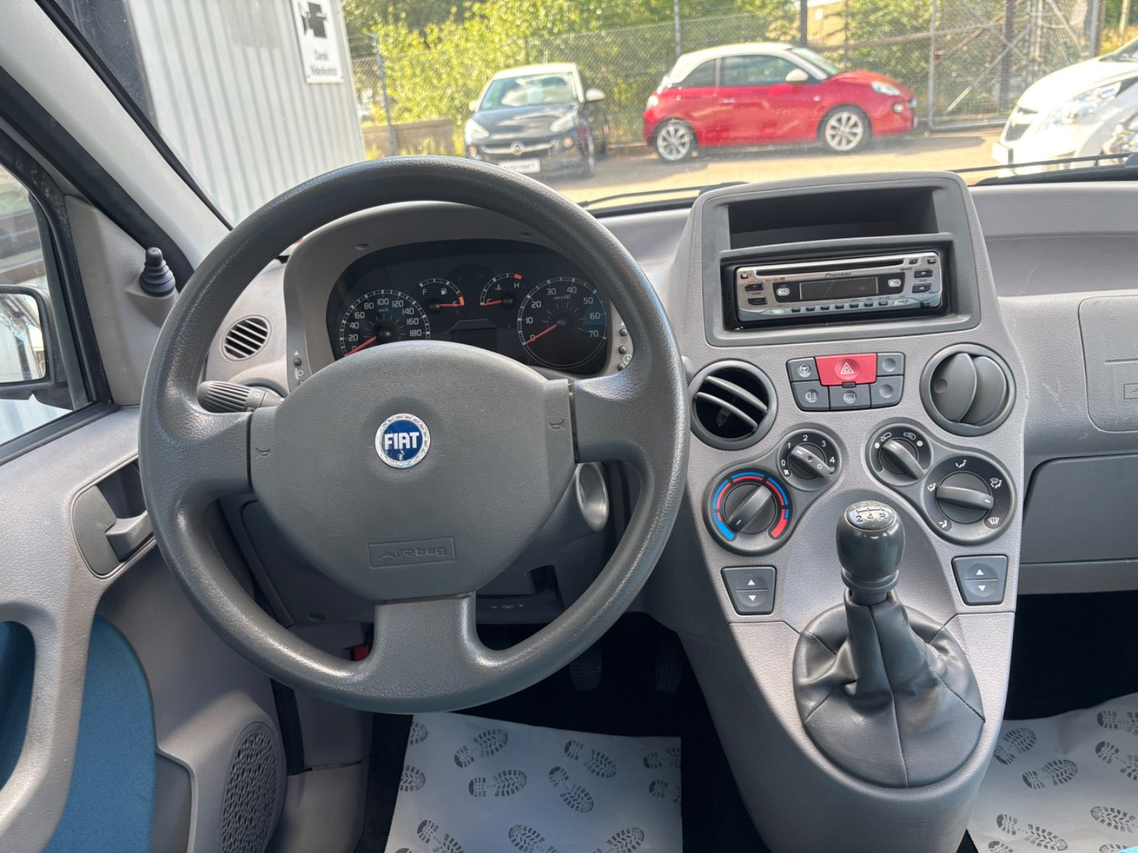 Sølv Fiat Panda fra 2005