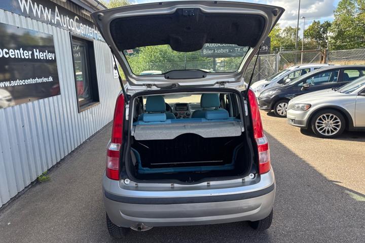Sølv Fiat Panda fra 2005