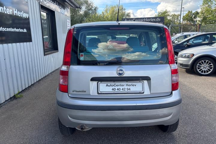 Sølv Fiat Panda fra 2005