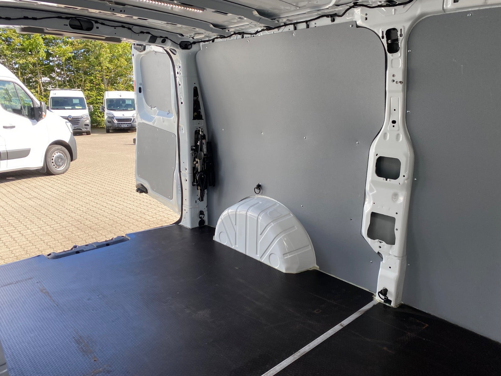 Hvid Ford Transit Custom 300 L2 fra 2024