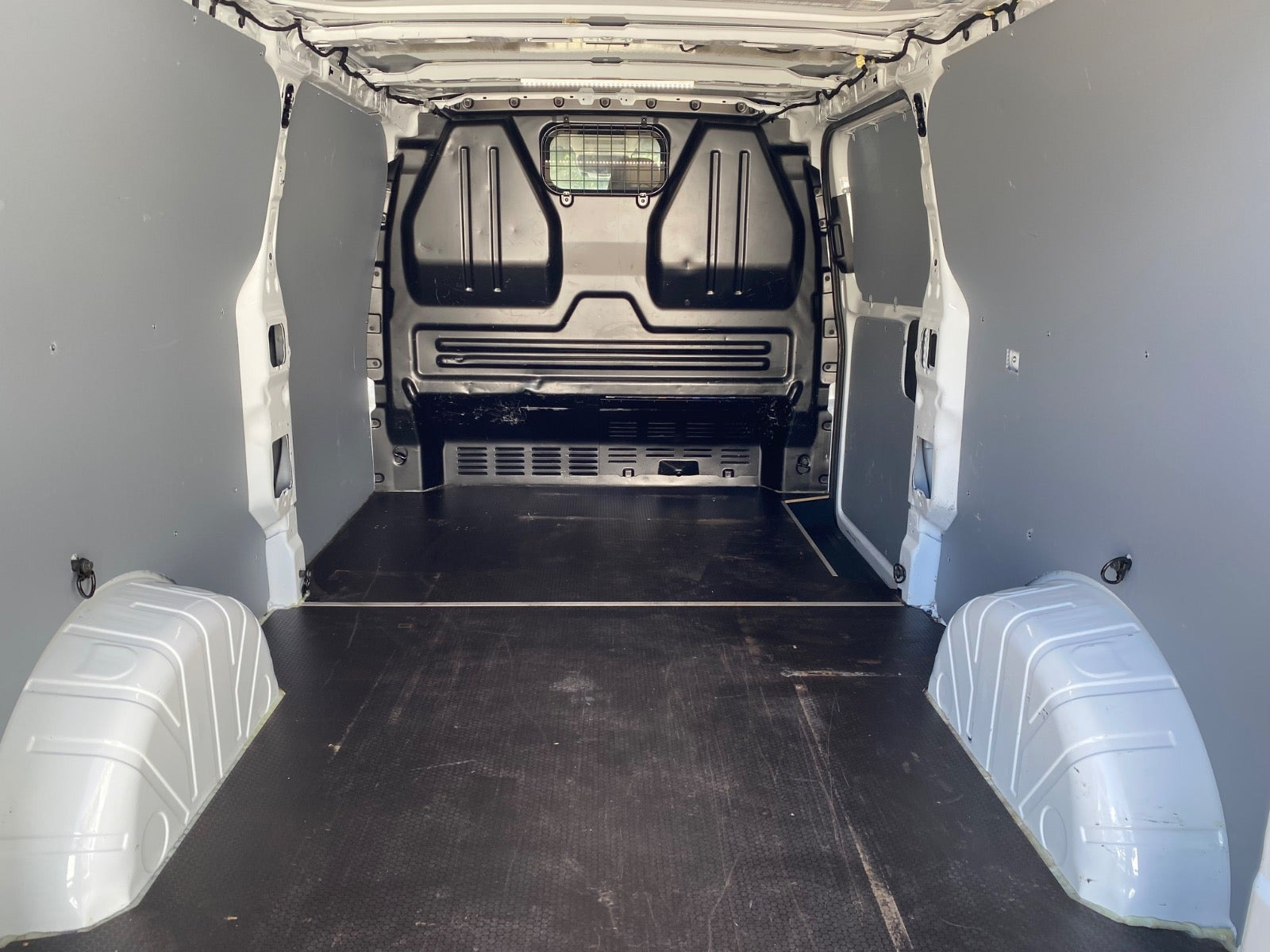 Hvid Ford Transit Custom 300 L2 fra 2024