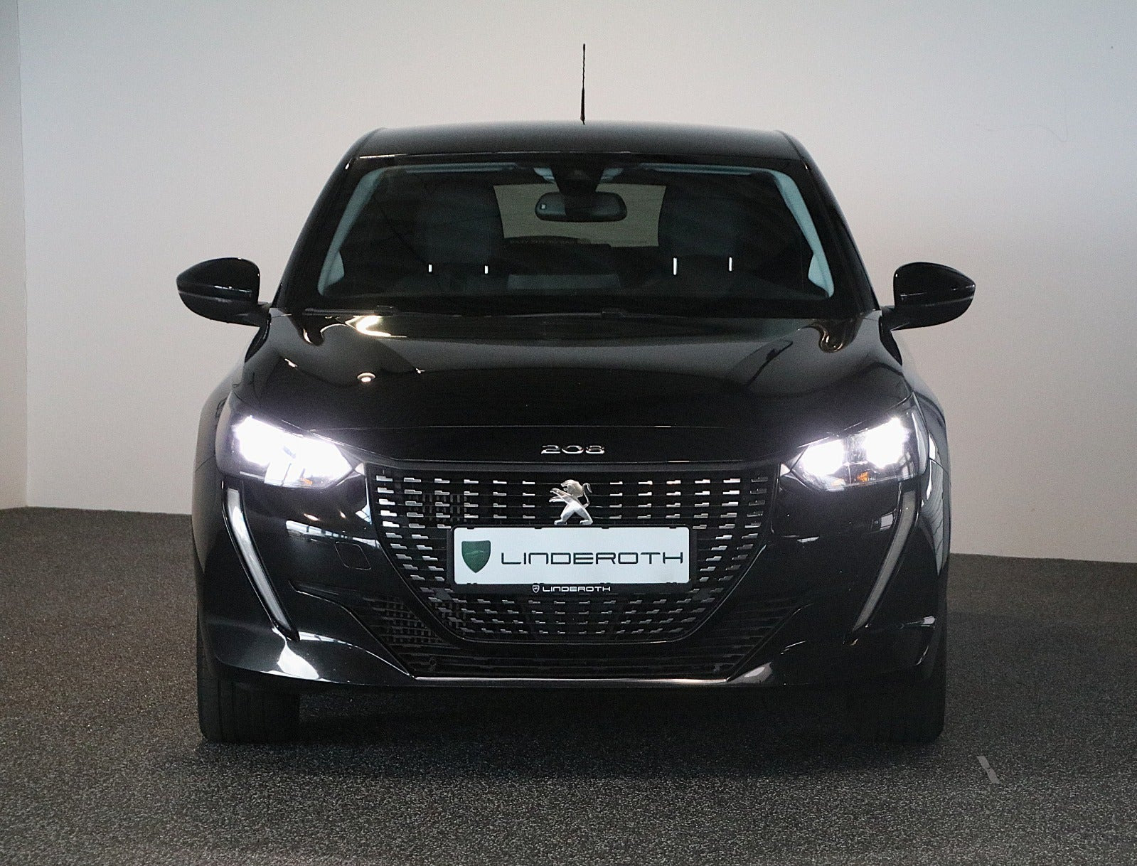 Sort Peugeot 208 fra 2024