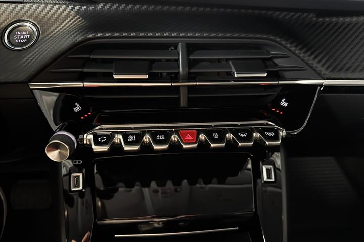 Sort Peugeot 208 fra 2024