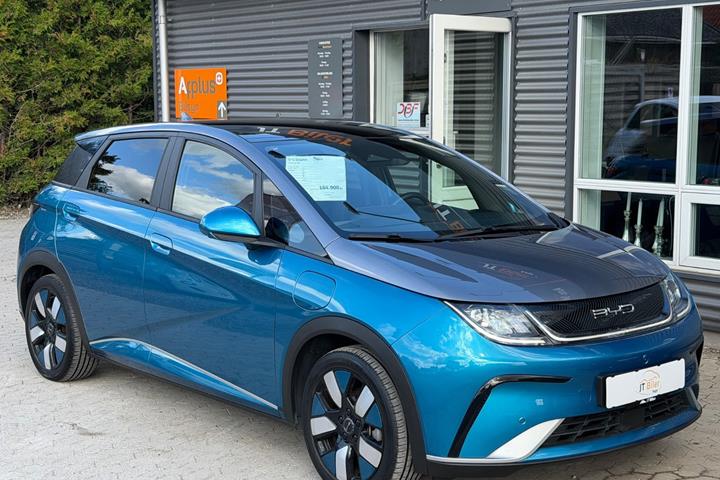 Blå BYD Dolphin fra 2023
