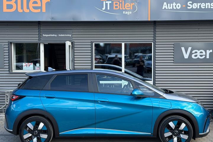 Blå BYD Dolphin fra 2023