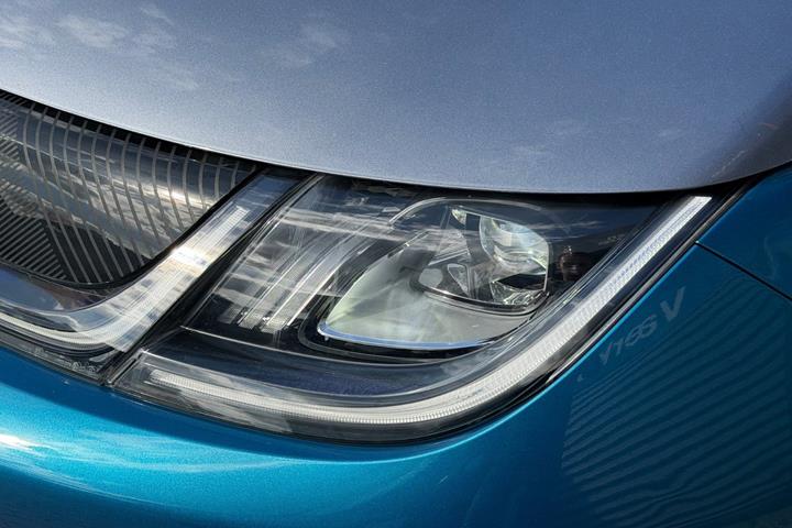 Blå BYD Dolphin fra 2023