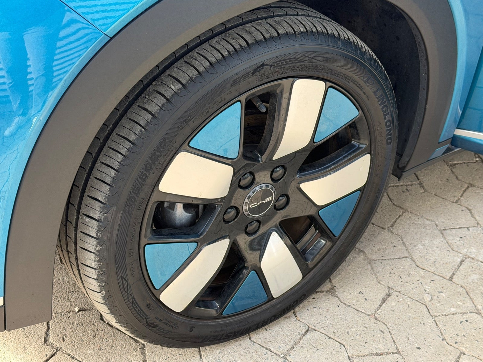 Blå BYD Dolphin fra 2023