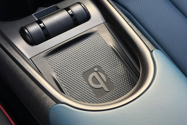 Blå BYD Dolphin fra 2023