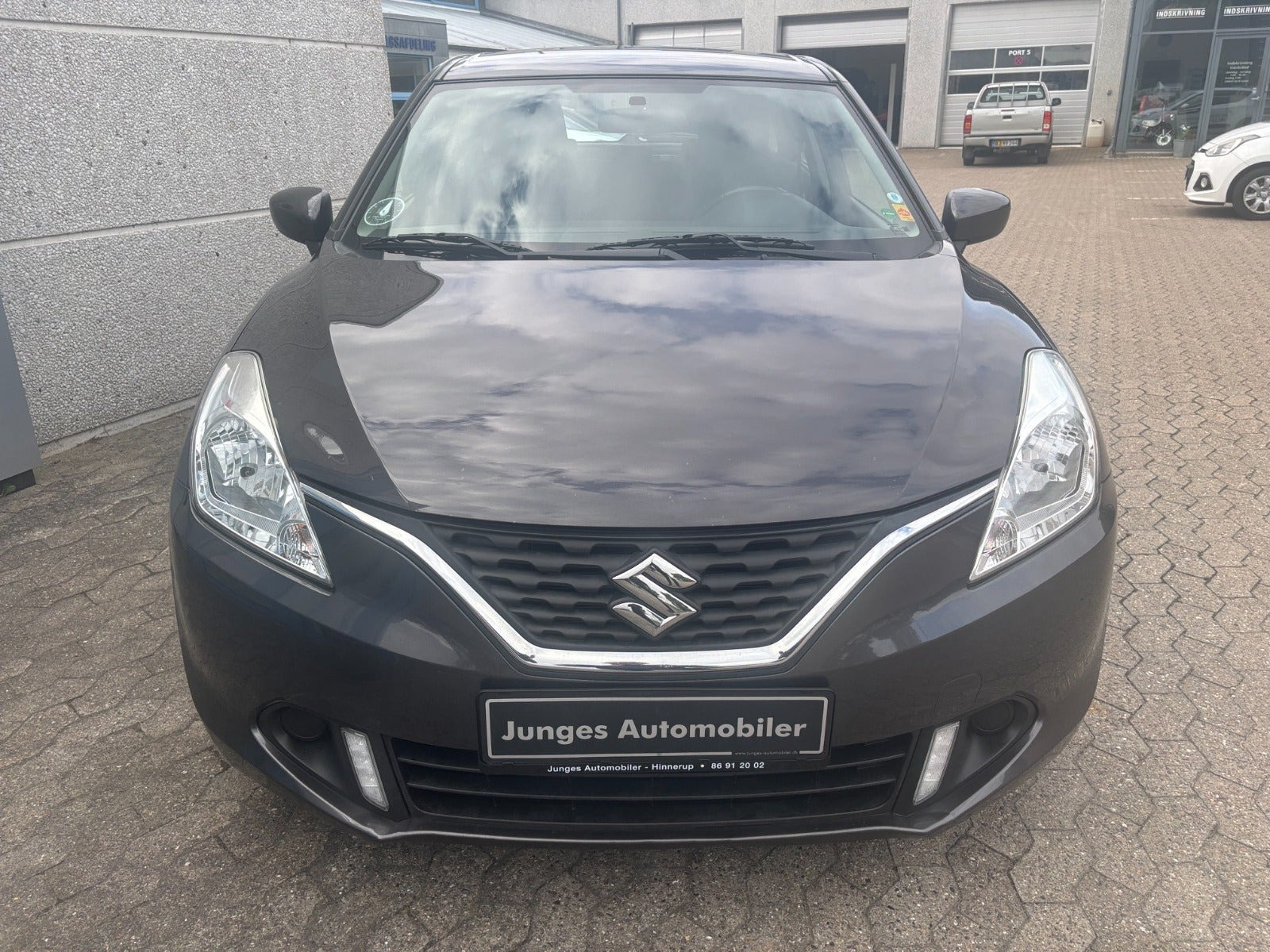 Grå Suzuki Baleno fra 2018