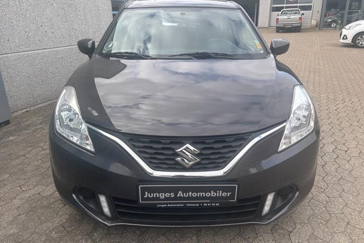 Grå Suzuki Baleno fra 2018