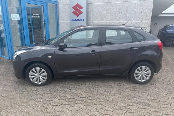 Grå Suzuki Baleno fra 2018