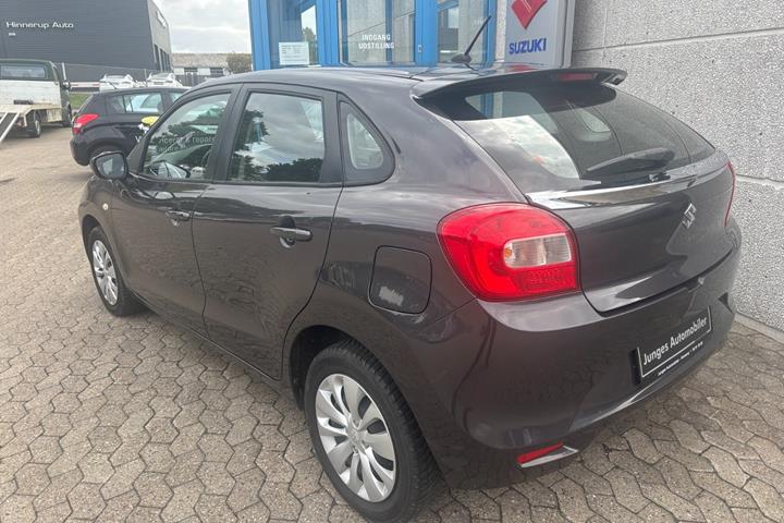 Grå Suzuki Baleno fra 2018