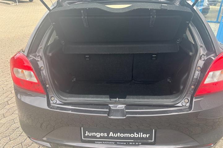 Grå Suzuki Baleno fra 2018