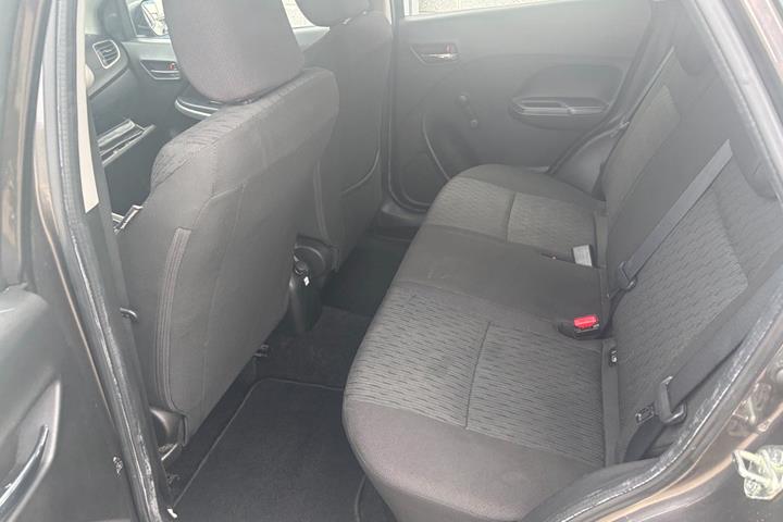 Grå Suzuki Baleno fra 2018