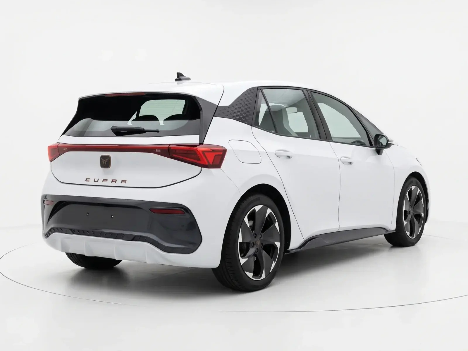 Hvid Cupra Born fra 2023