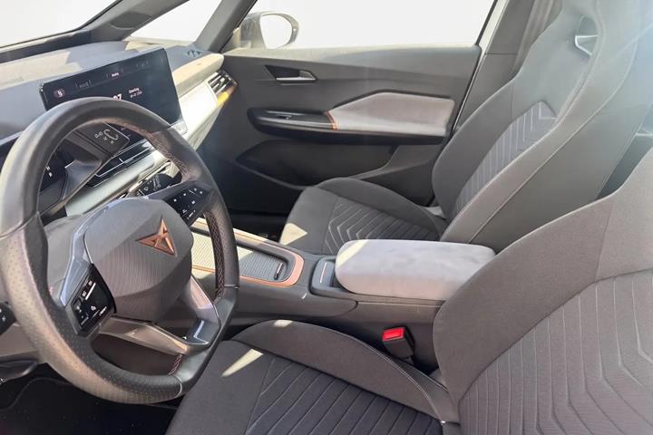 Hvid Cupra Born fra 2023