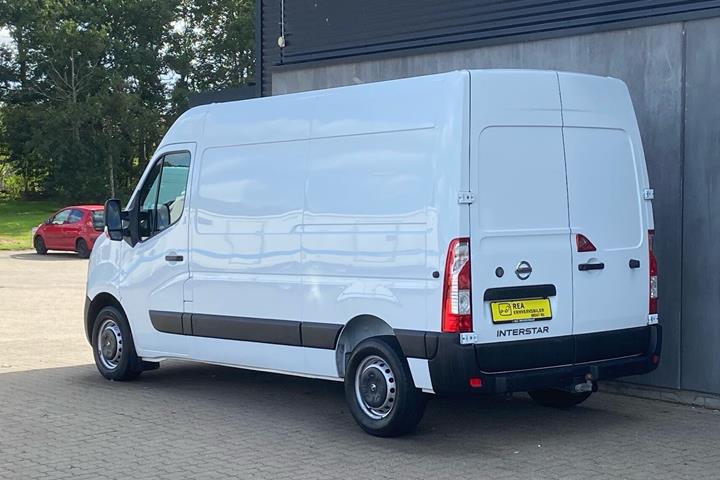 Hvid Nissan Interstar fra 2023