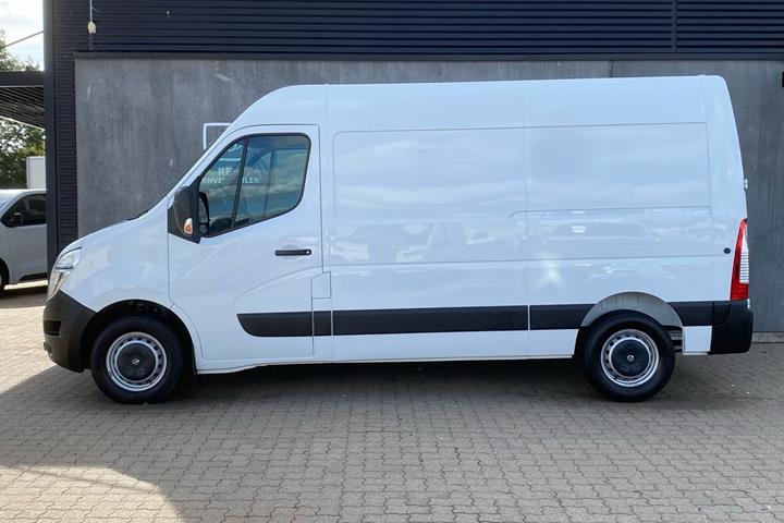 Hvid Nissan Interstar fra 2023