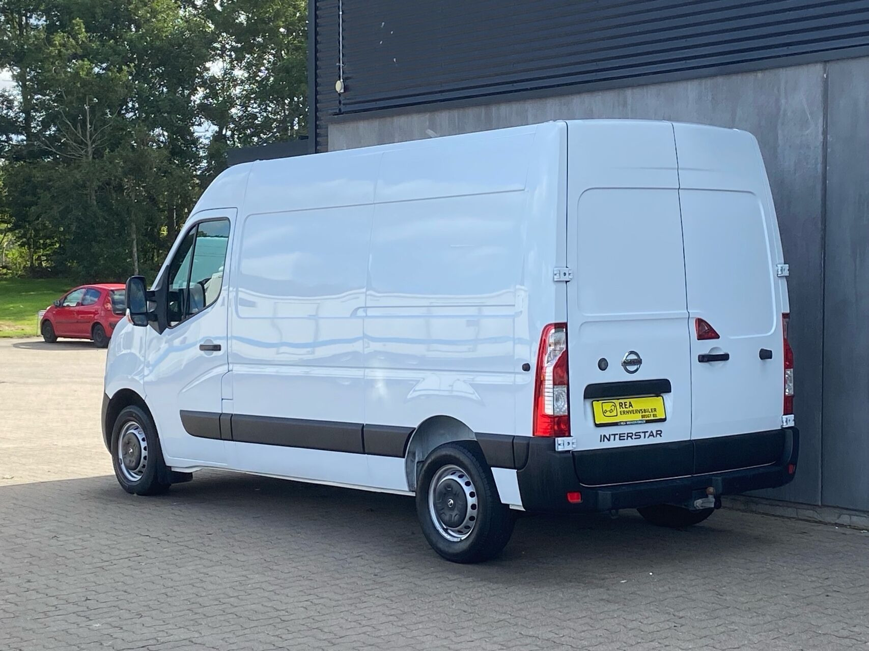 Hvid Nissan Interstar fra 2023