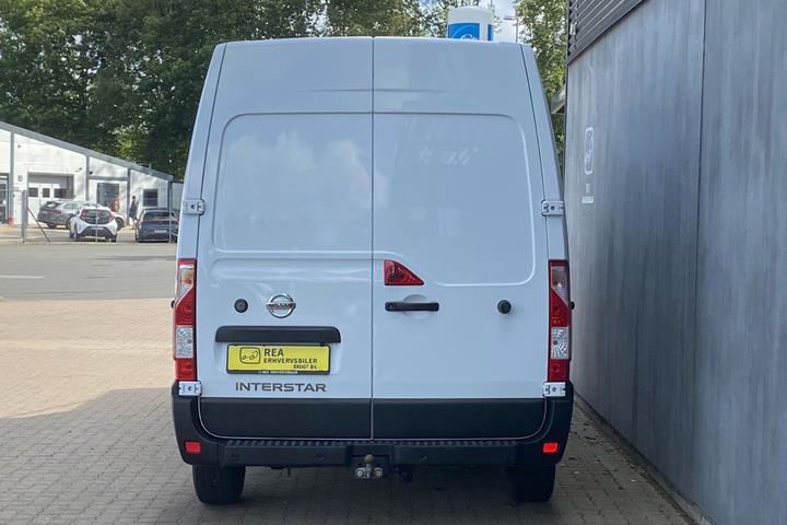 Hvid Nissan Interstar fra 2023